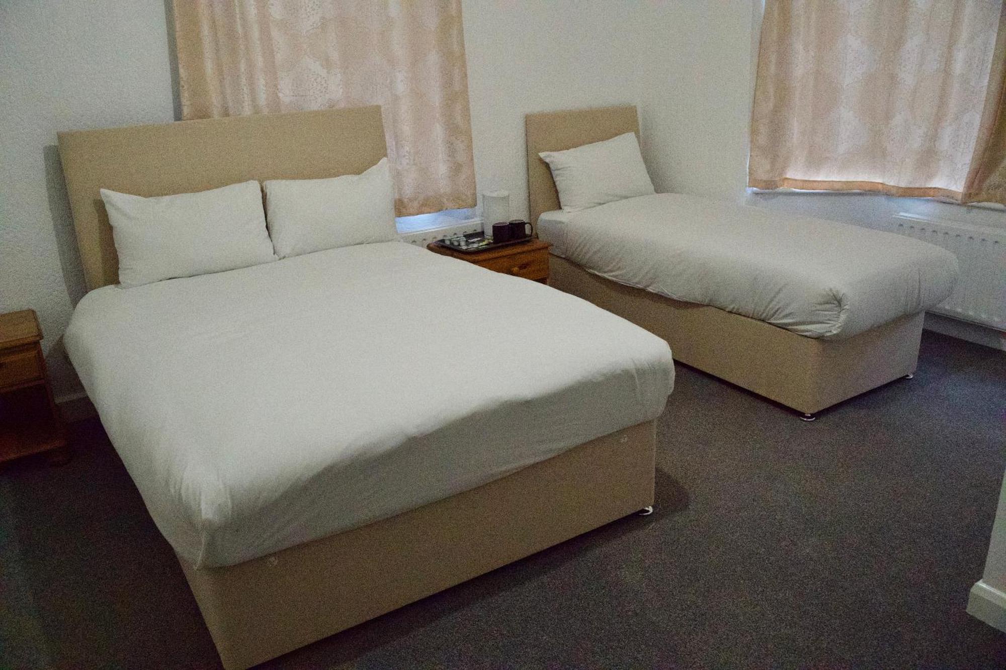 Gatwick Birchwood Lodge With Holiday Parking Горлі Екстер'єр фото