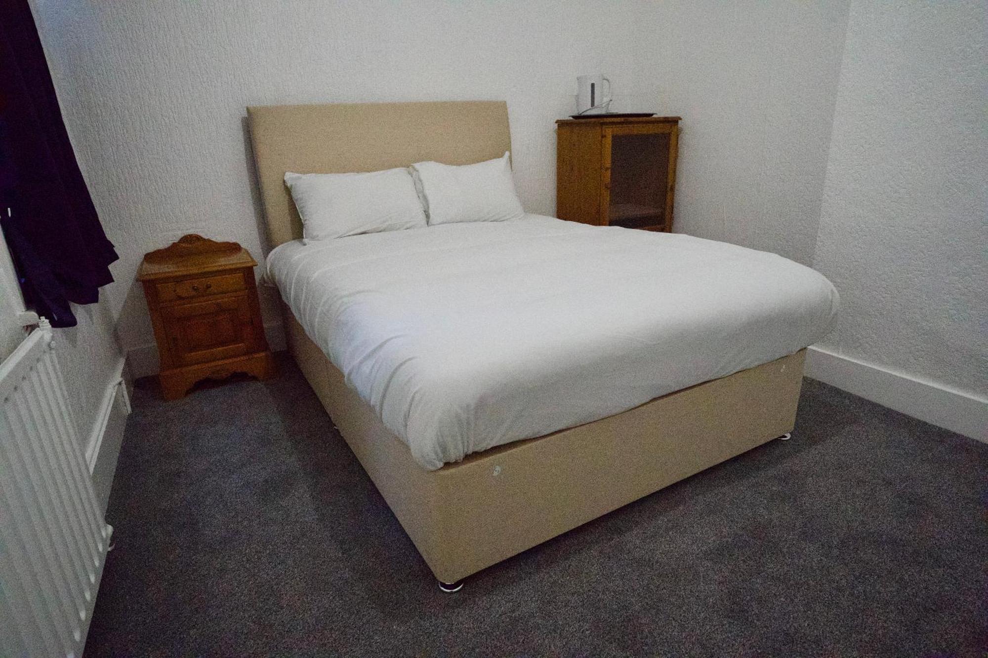 Gatwick Birchwood Lodge With Holiday Parking Горлі Екстер'єр фото
