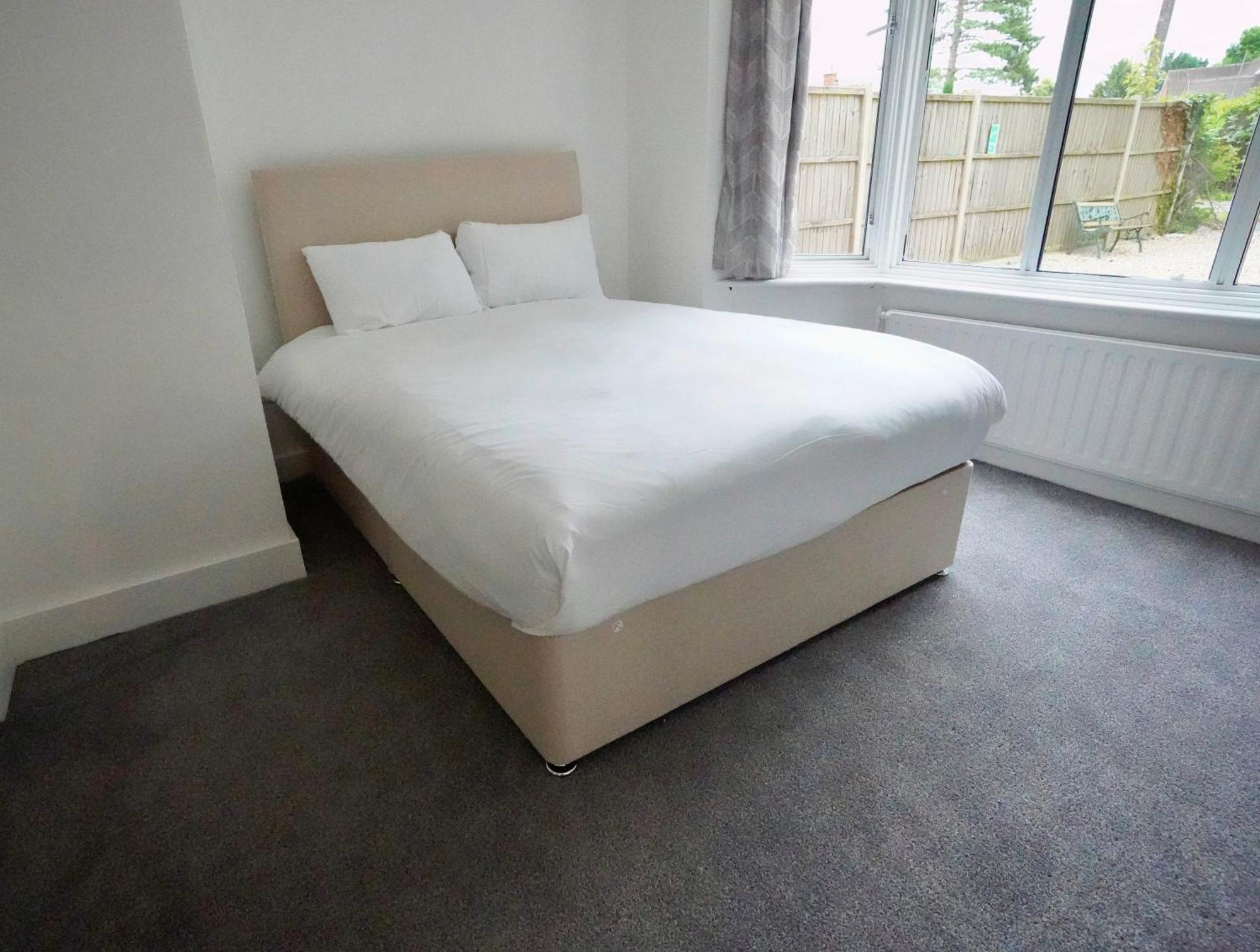 Gatwick Birchwood Lodge With Holiday Parking Горлі Екстер'єр фото