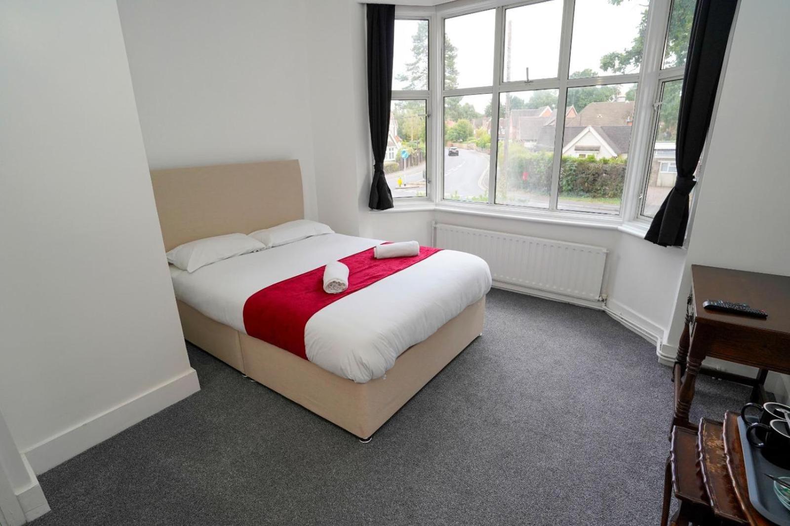 Gatwick Birchwood Lodge With Holiday Parking Горлі Екстер'єр фото
