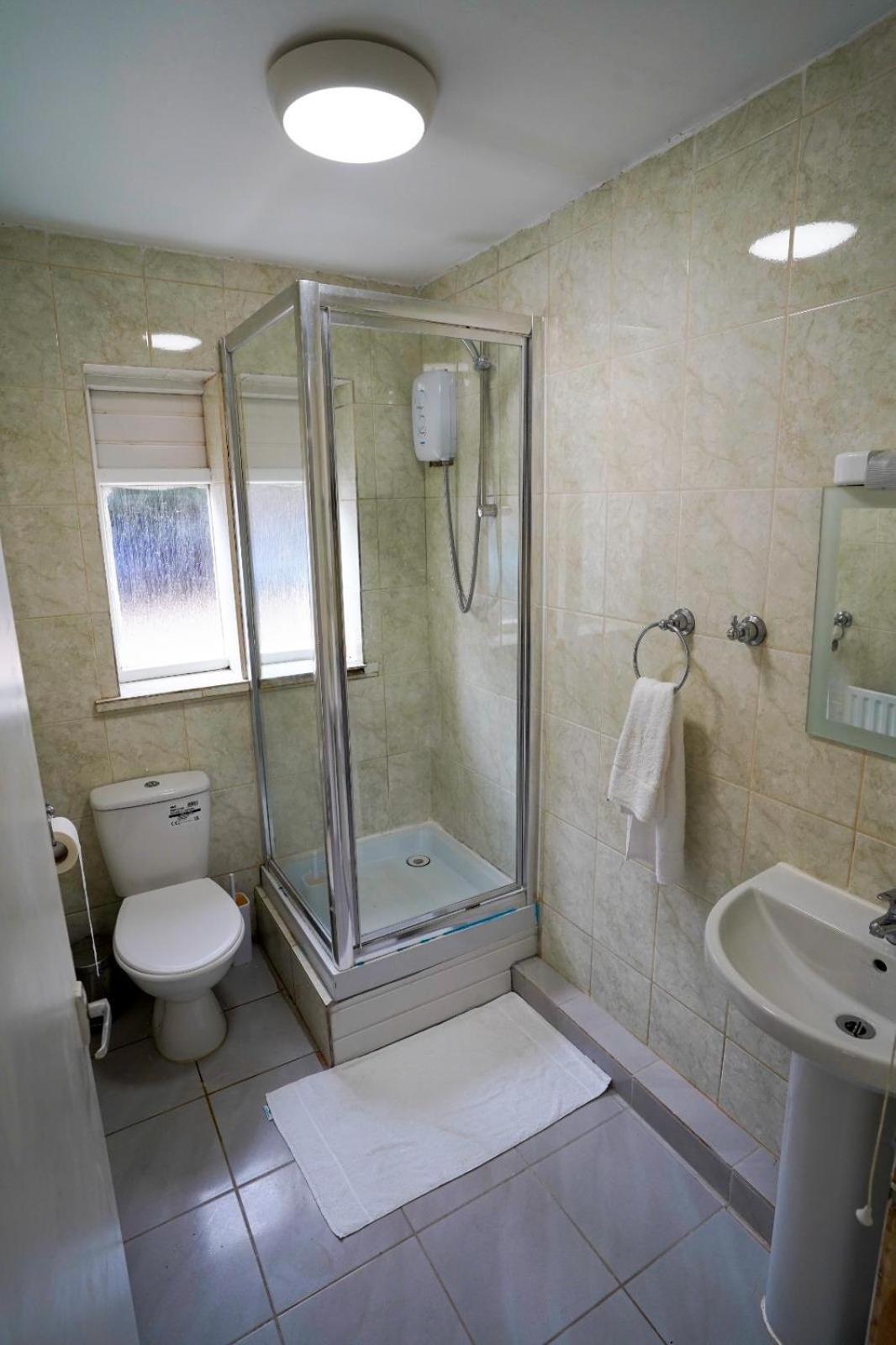 Gatwick Birchwood Lodge With Holiday Parking Горлі Екстер'єр фото
